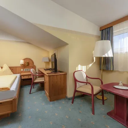 Hotel Restaurant Lebzelter 4*