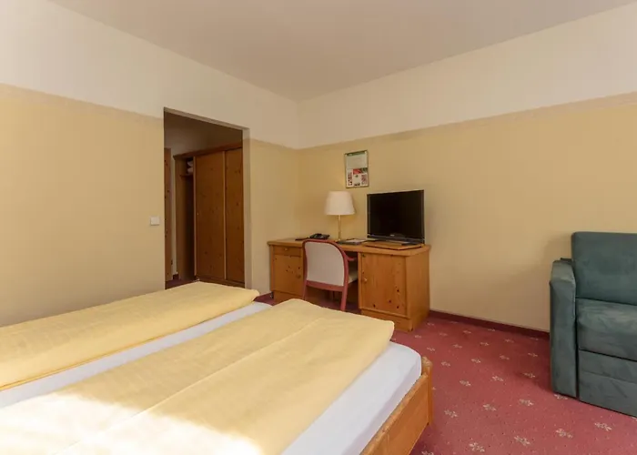 Szálloda Restaurant Lebzelter 4*