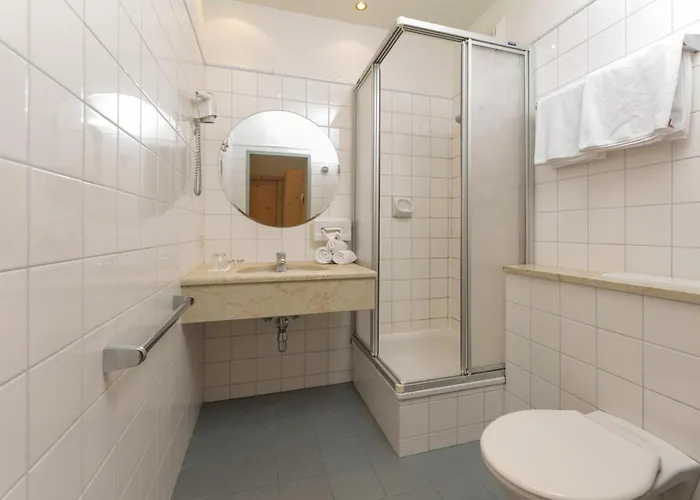 Szálloda Restaurant Lebzelter 4*