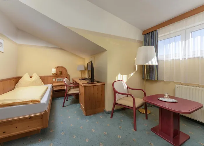 Szálloda Restaurant Lebzelter 4*
